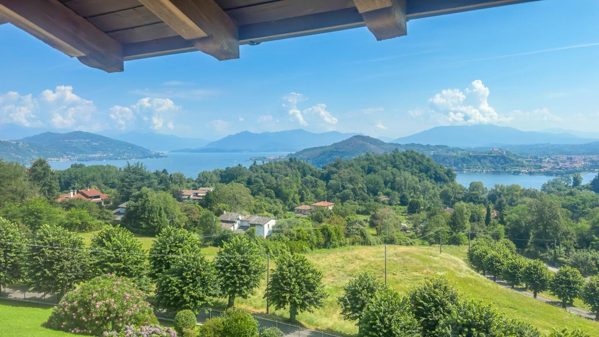 Belvedere Sul Lago Arona Buitenkant foto