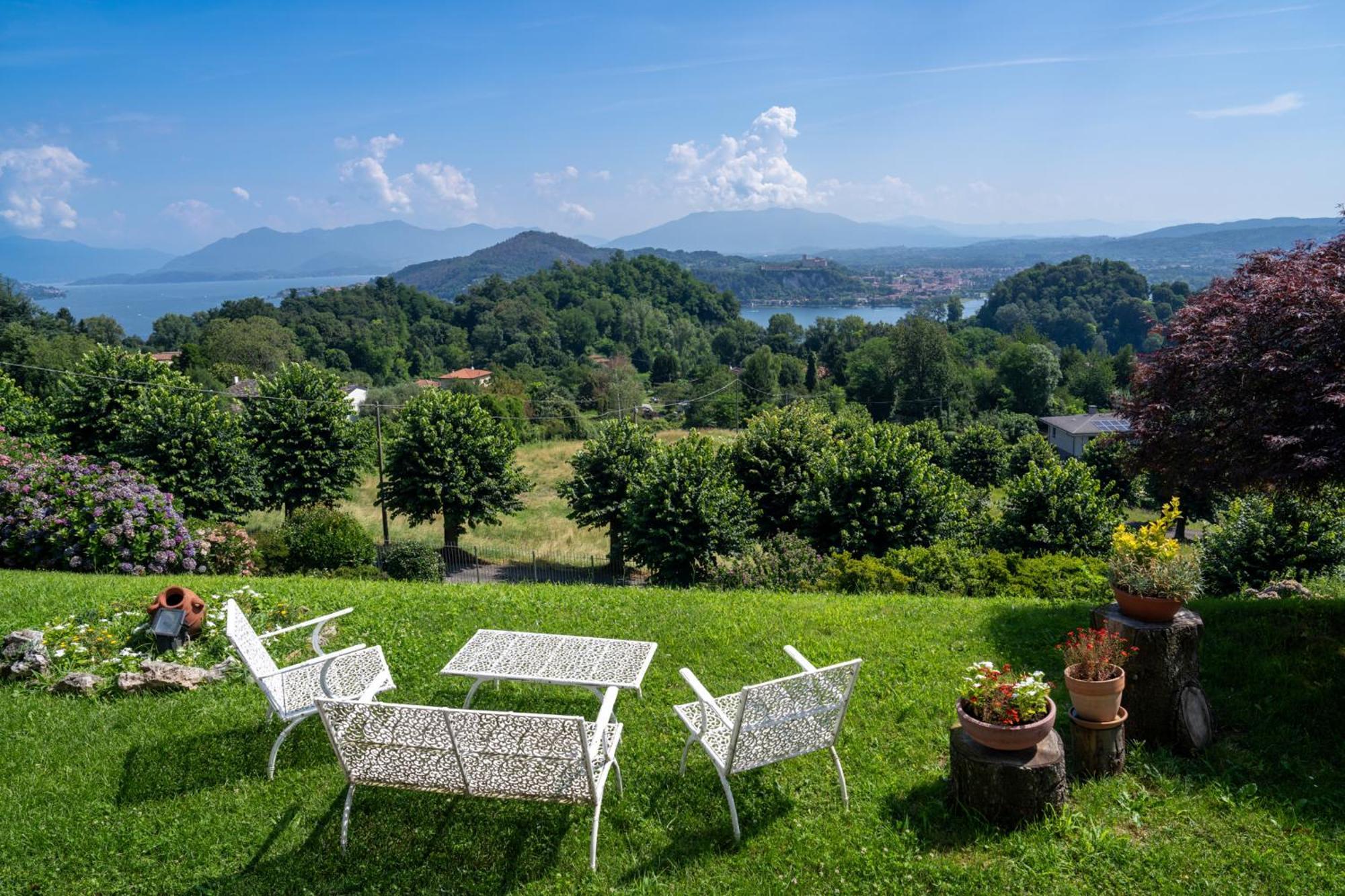 Belvedere Sul Lago Arona Buitenkant foto